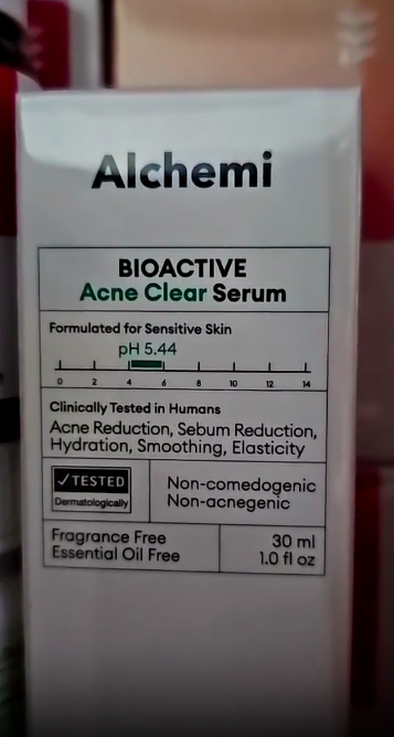 Really impressed with the quality! From texture, absorption to effectiveness — everything is great. I feel like my acne has reduced a lot, and if I get any, it’s just very small clogged pores. It absorbs beautifully and I have no regrets at all.