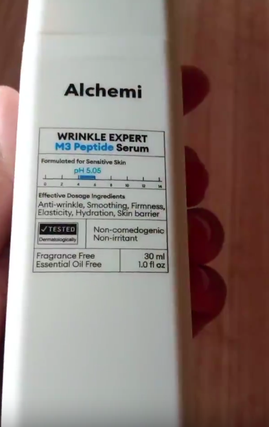 Lightweight serum with a milky texture that absorbs quickly without any stickiness. Gentle on sensitive skin — no irritation at all. After about two weeks, my skin feels firmer and more lifted. The packaging is well-designed and very easy to use. Shipping was fast and the product was securely packed.